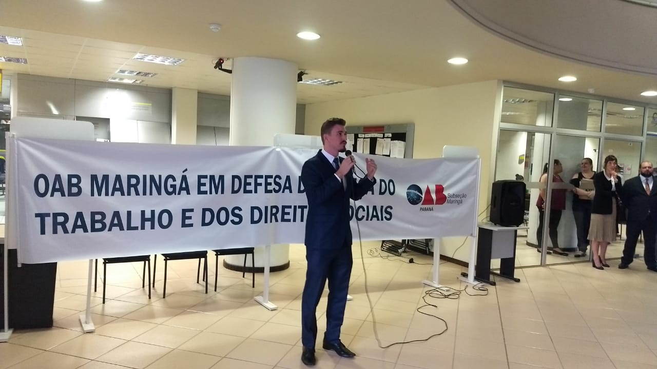 Advogados protestam contra ataques vindos do Executivo e Legislativo