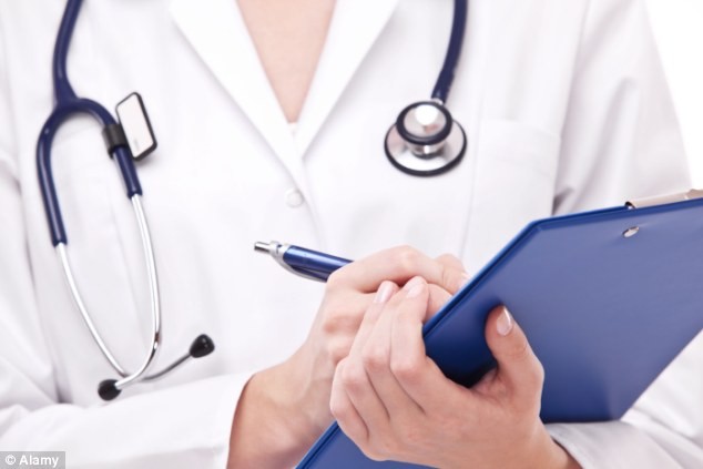 Brasileiros que cursam medicina no Paraguai estão apreensivos com suspensão de aulas