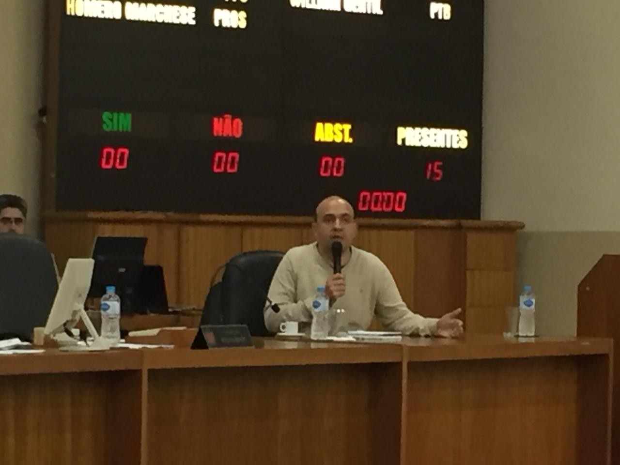 Servidores municipais da Saúde fazem 30 mil horas-extras por mês