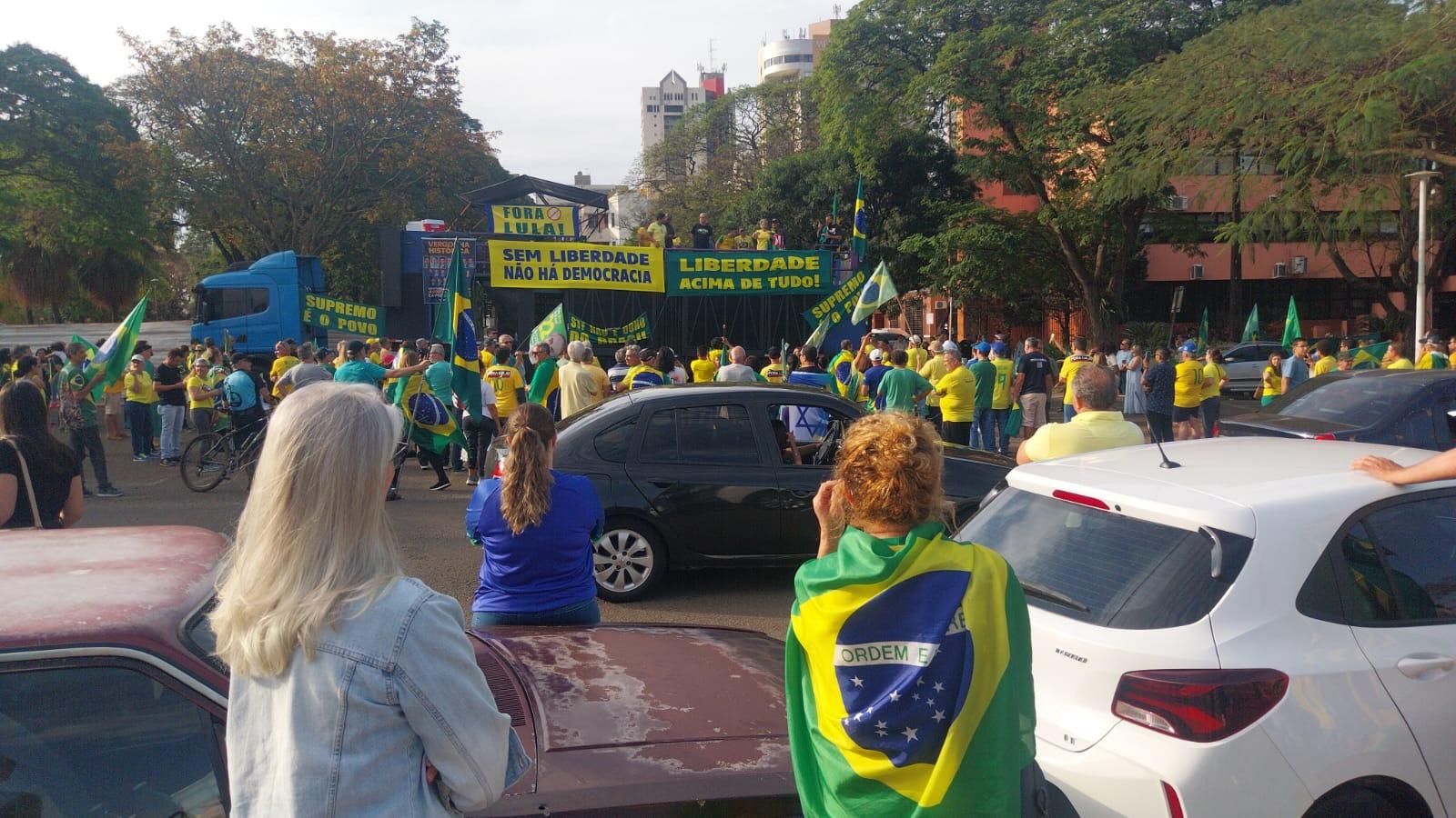 Maringá tem manifestações pró-bolsonaro e contra a anistia