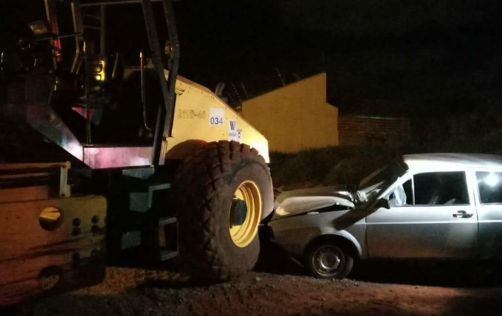 Colisão entre carro e trator deixa motorista ferido, em Sarandi