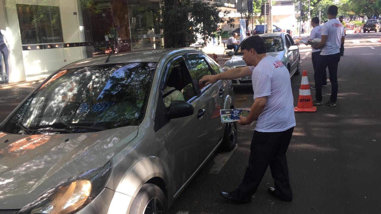 Ação marca dia em memória às vítimas de trânsito em Maringá