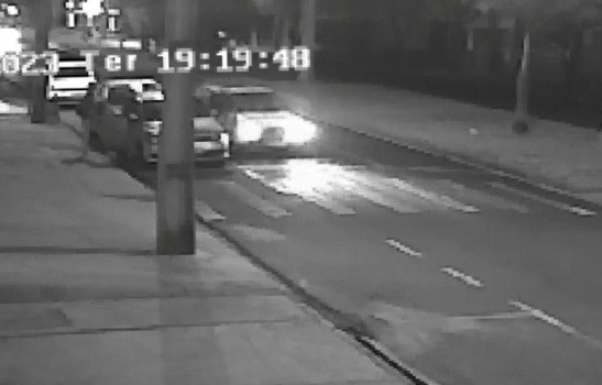 Câmera registra pai e filho de 3 anos sendo atropelados em Maringá