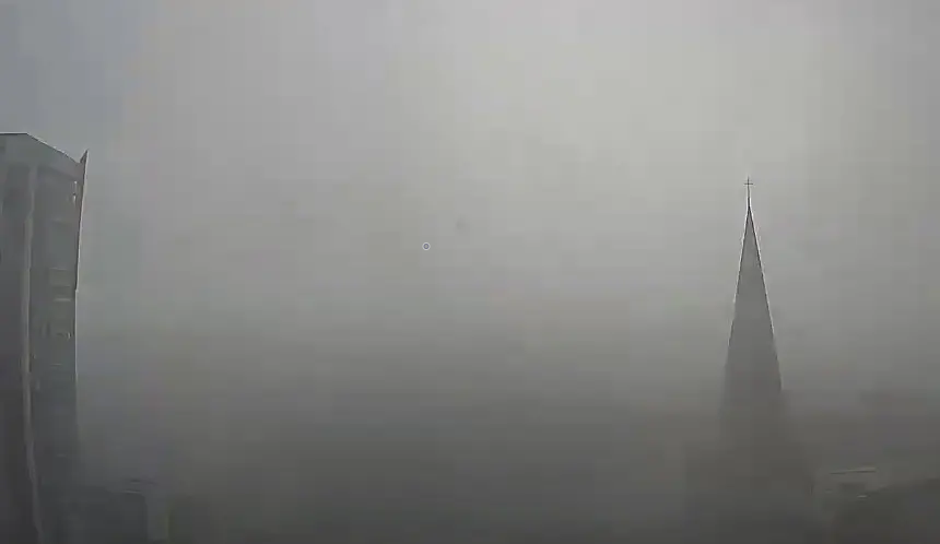 Vídeo registra avanço da chuva em Maringá nesta quinta-feira (2)