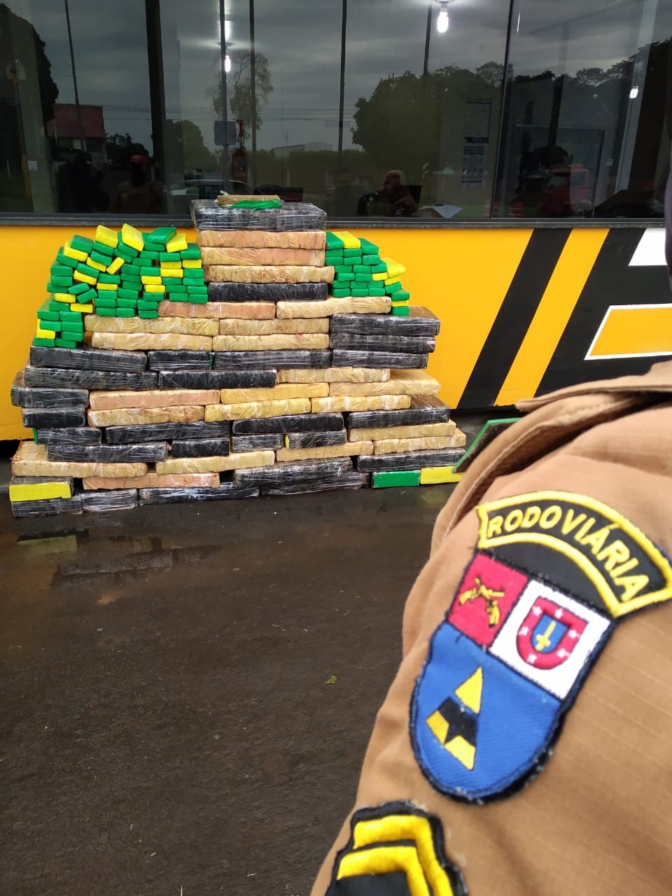 PRE apreende 530 kg de maconha em Cianorte