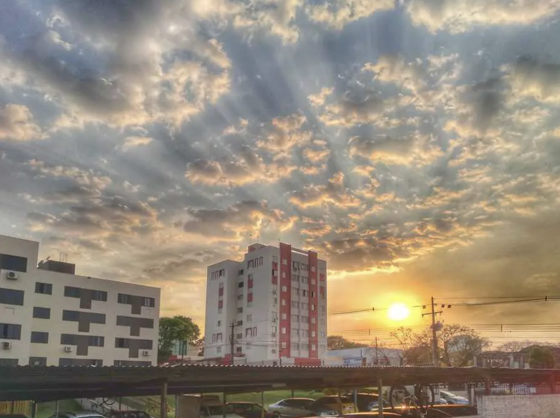 Instabilidade provoca chuva e trovoadas no Paraná neste domingo, 8