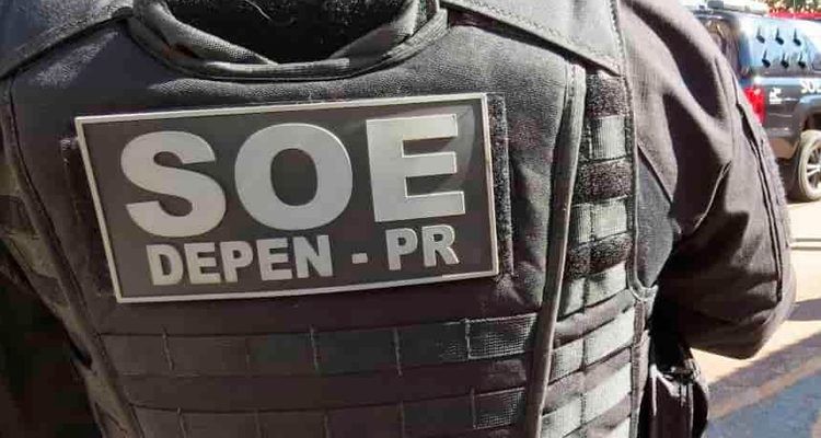 Homem que usava uniforme da polícia é preso próximo de penitenciária, em Paiçandu