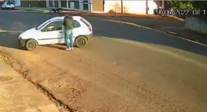 Vídeo mostra ladrão azarado na região de Maringá: furtou carro, mas veículo quebrou na sequência