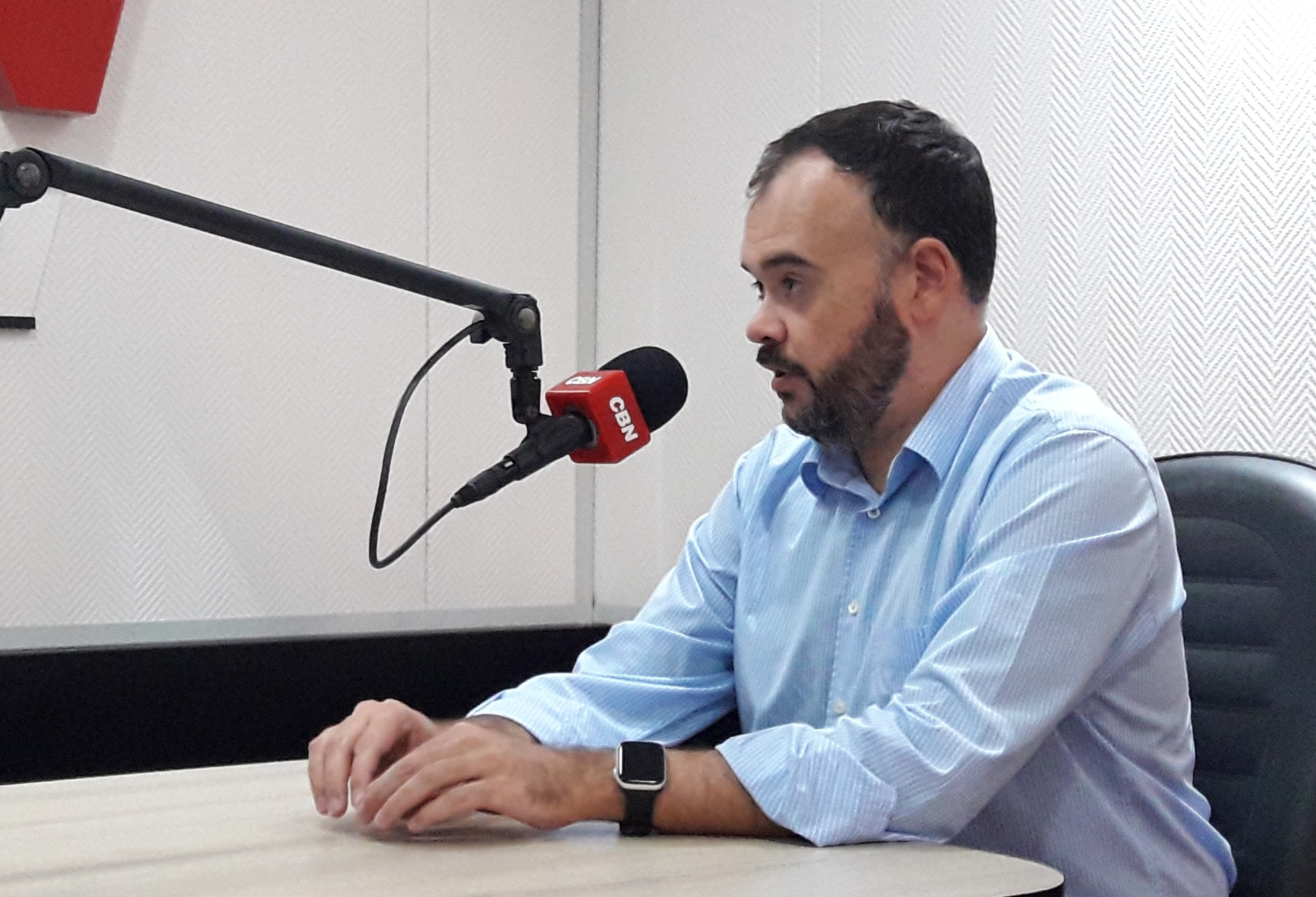 Infectologista defende isolamento gradual, com abertura de escolas e comércio