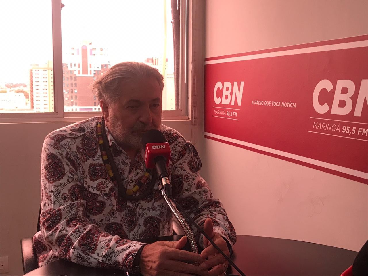 Moacyr Luz e Samba do Trabalhador se apresentam gratuitamente