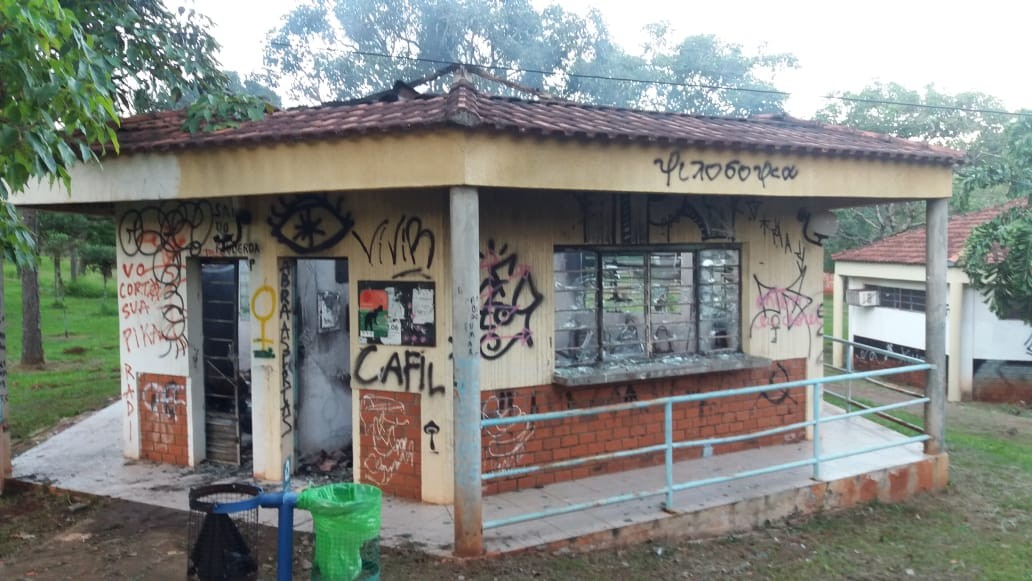 UEM vai investigar incêndio em quiosque da instituição