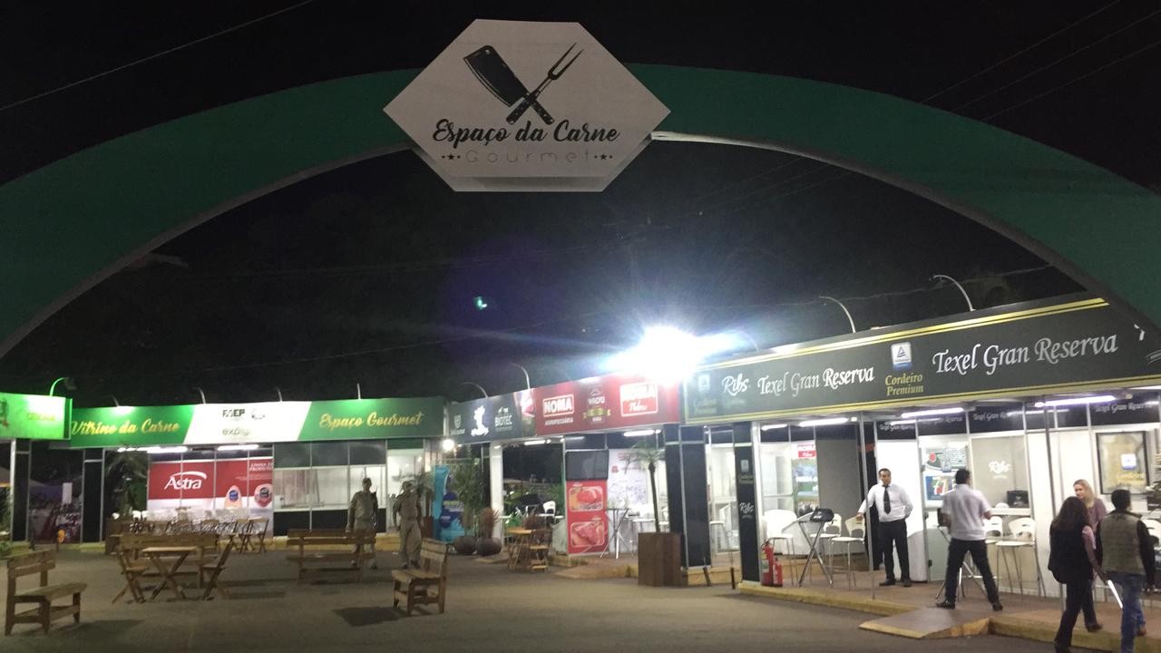 Visitantes conhecem o processo de produção de carne nobres