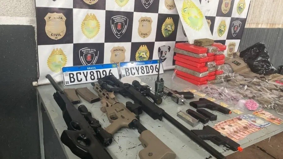 Casal é preso transportando drogas em carro roubado