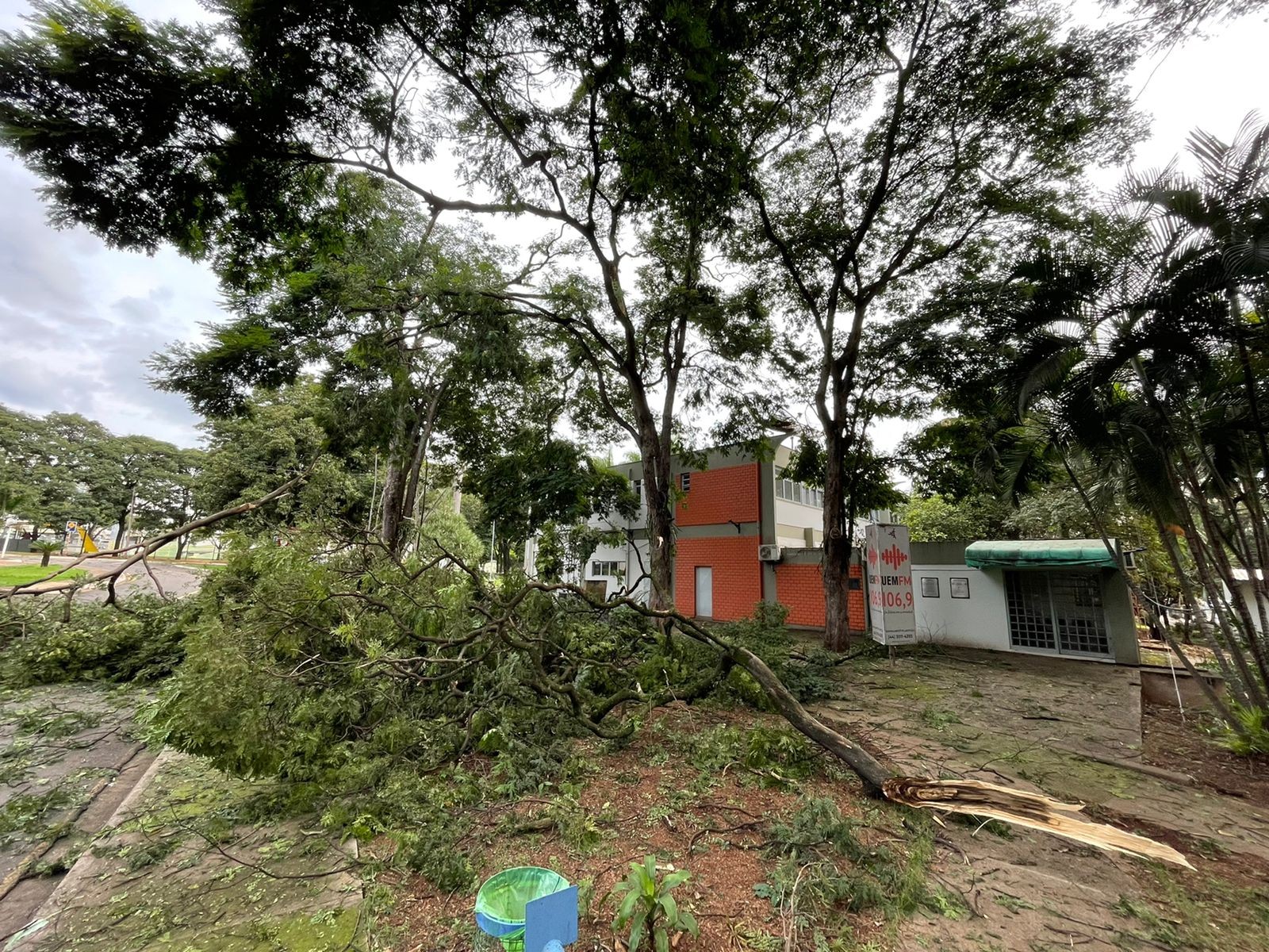 UEM suspende aulas presenciais por causa do temporal