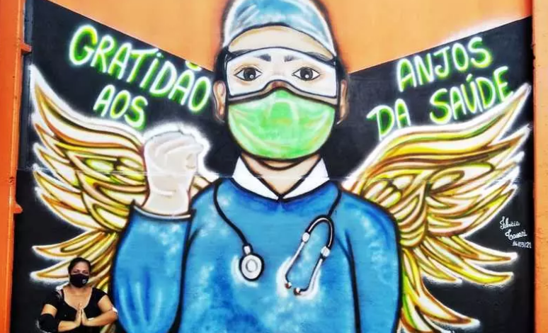 Artista da região faz pintura ao lado de hospital em homenagem aos ‘anjos’ da saúde