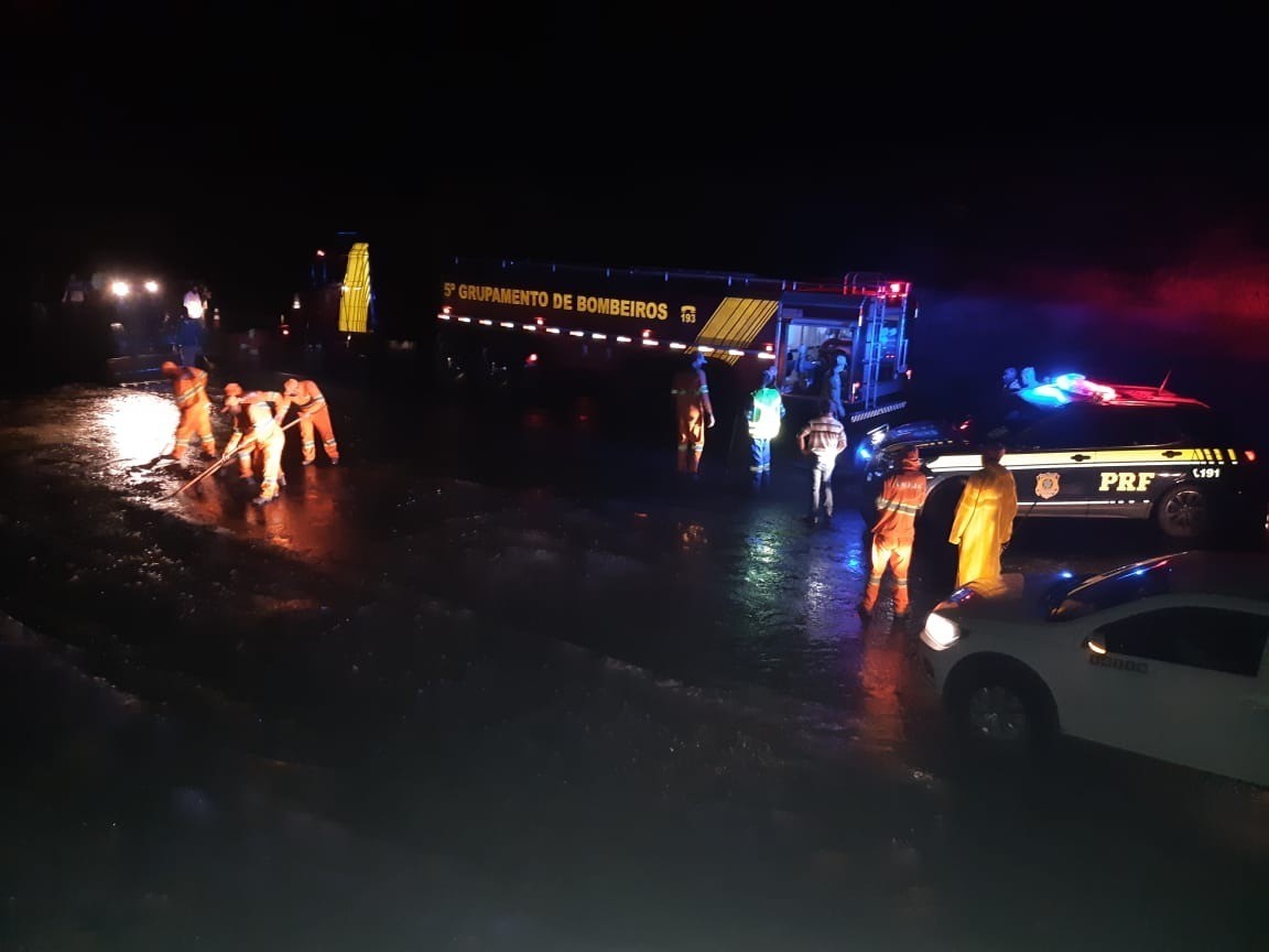 Trecho da BR-376 em Paranavaí foi liberado no final da noite