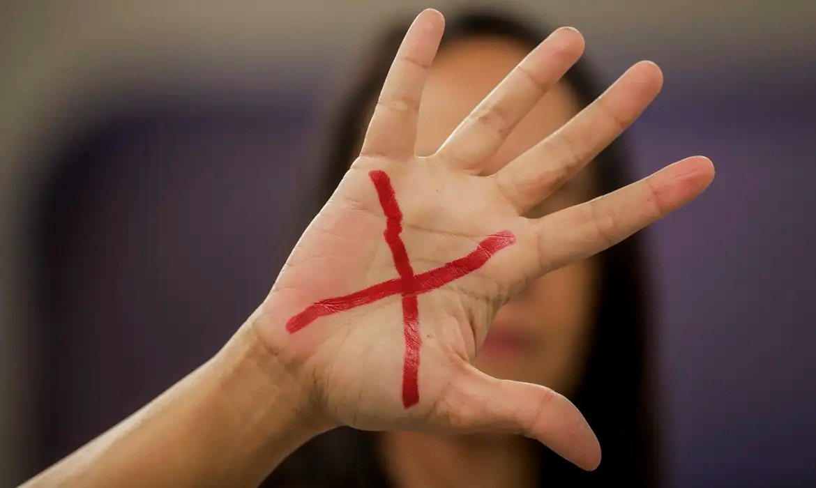 Mais da metade dos feminicídios são cometidos por pessoas próximas