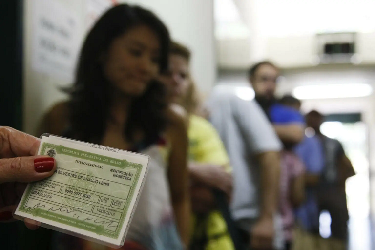 3,5 mil eleitores sem obrigação de votar tiraram o título este ano em Maringá