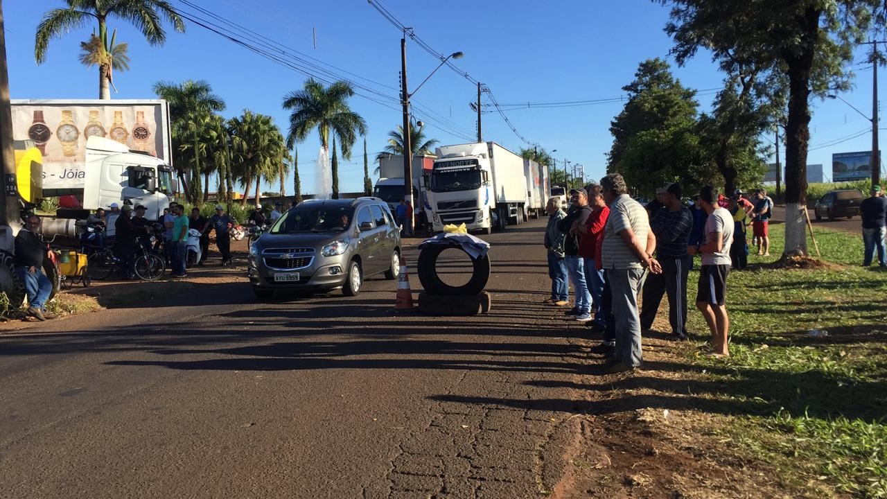 Em Maringá protesto de caminhoneiros ocorre na Avenida Morangueira