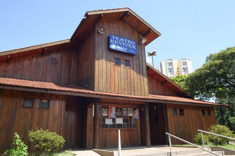 Militares realizam noite cultural para arrecadar bombons para entidades