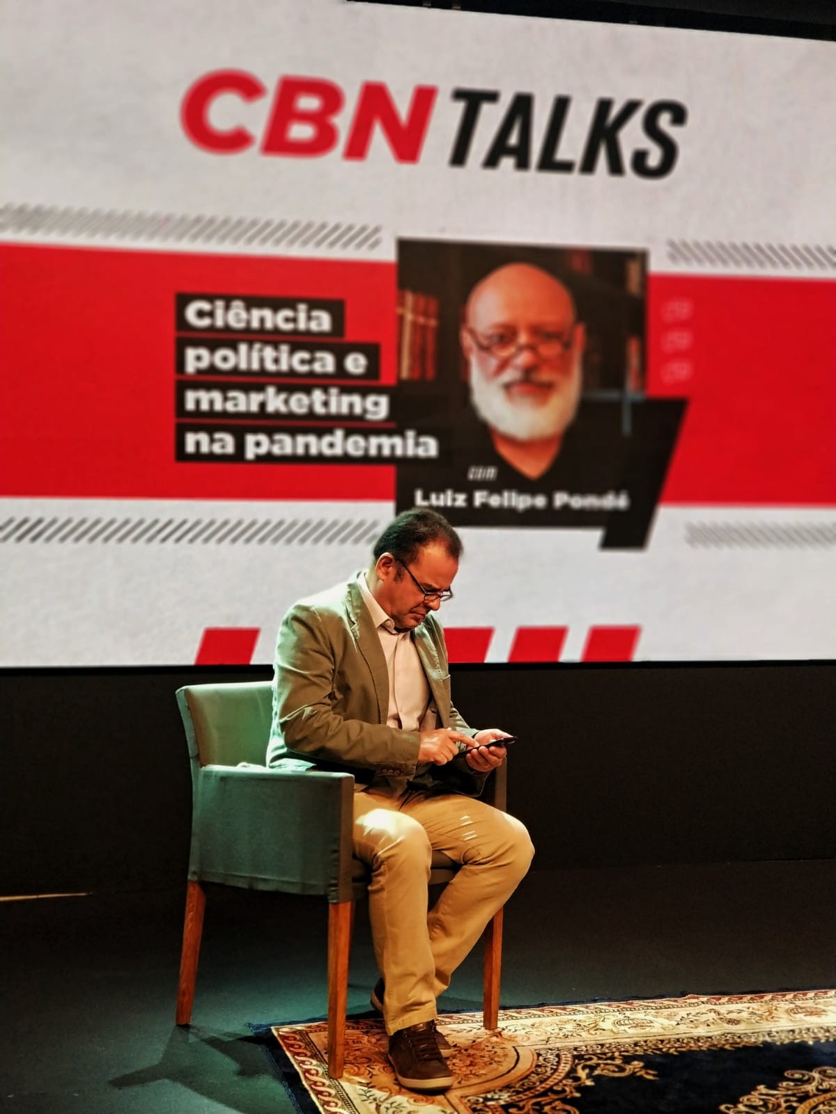 Política é feita de paixão e pouca razão