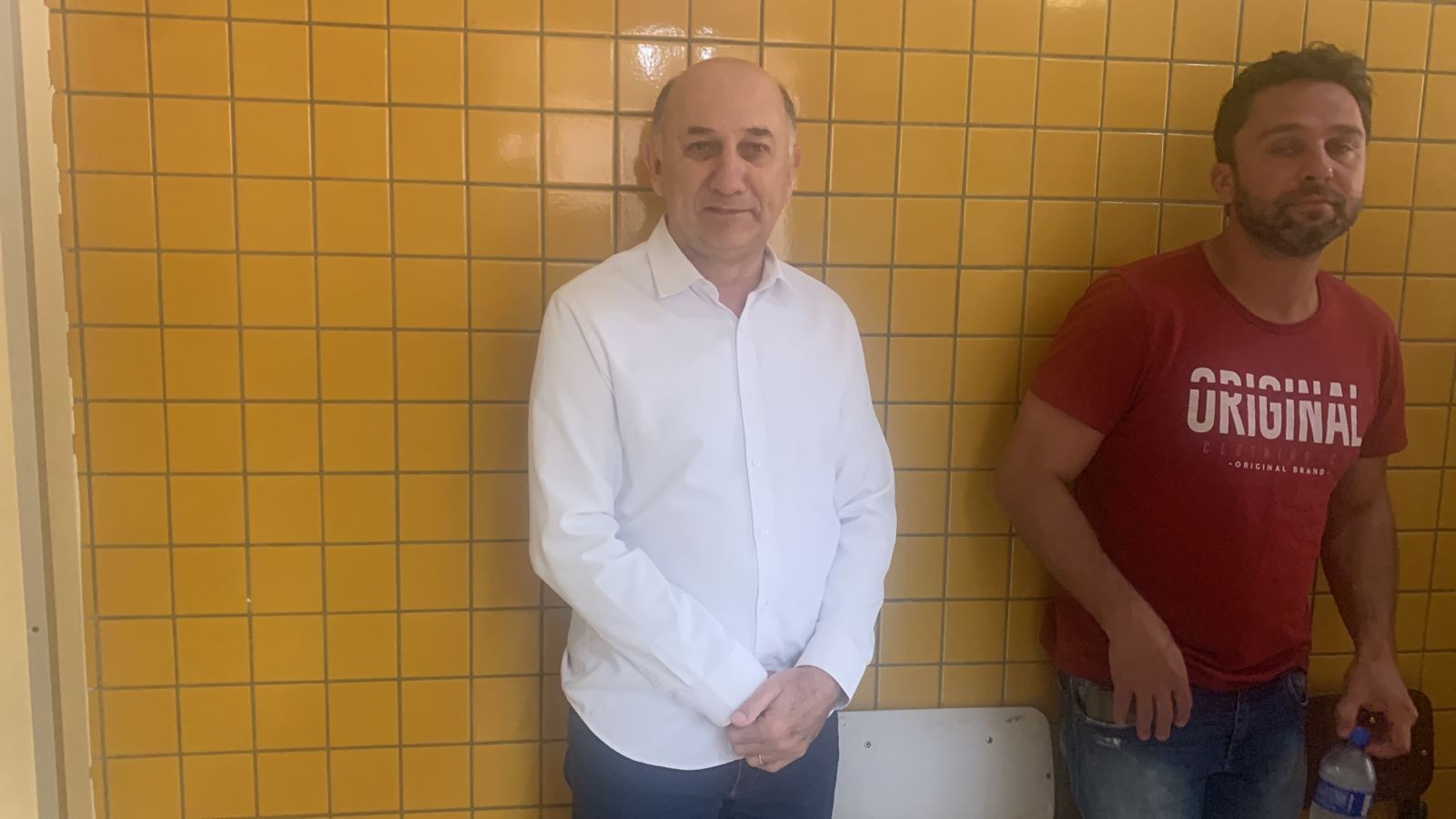 Vice-prefeito Edson Scabora vota no Instituto de Educação de Maringá