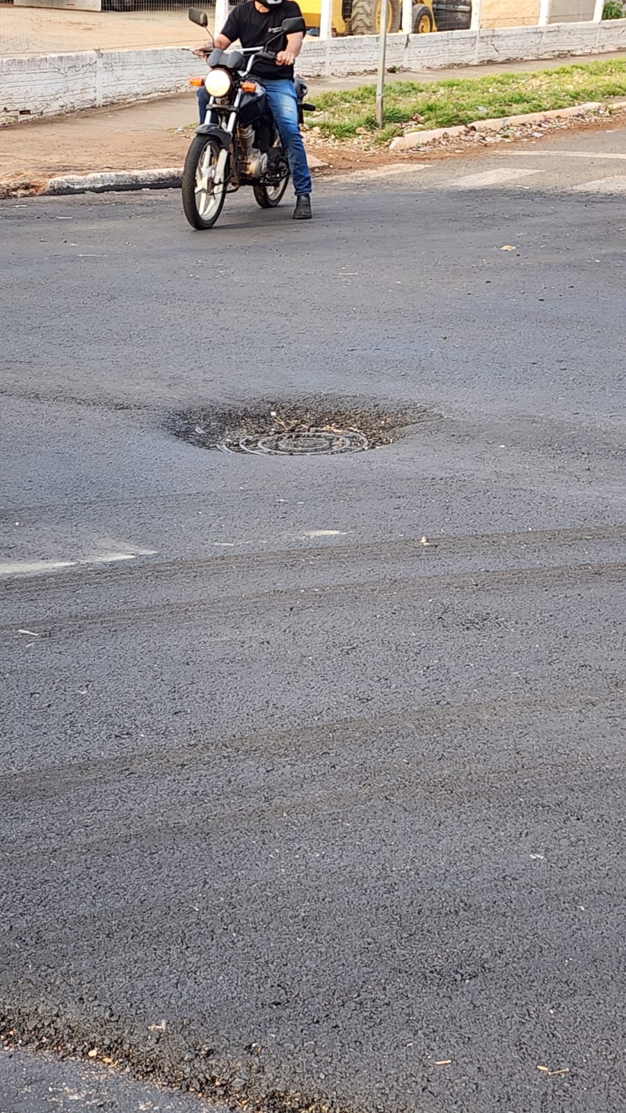 Ouvinte reclama de buraco na Avenida Franklin Delano Roosevelt