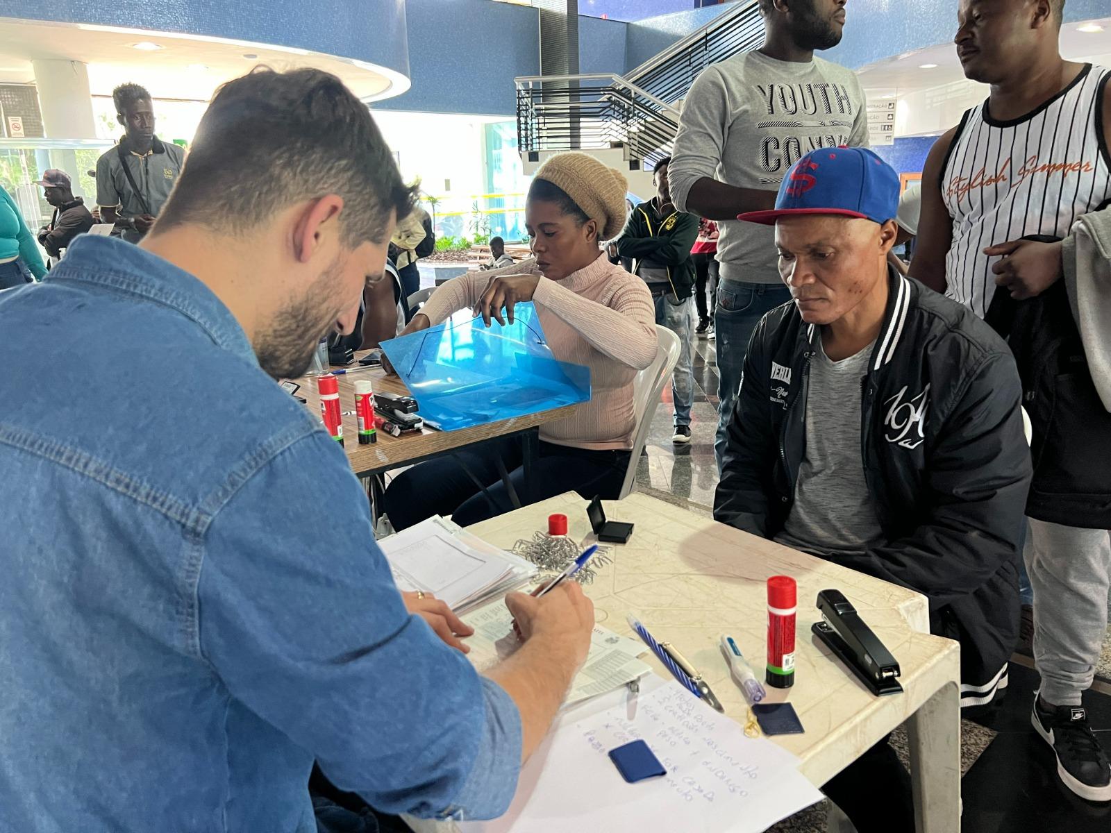 Haitianos terão oportunidade para renovar passaportes em outubro