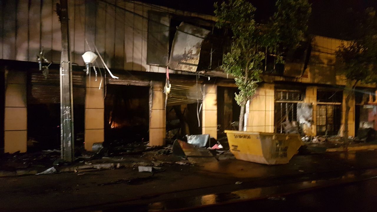 Incêndio destrói loja de móveis