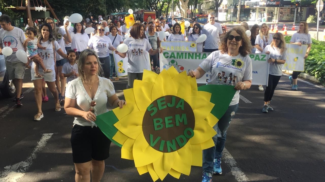 Caminhada pela Paz é realizada no Parque do Ingá