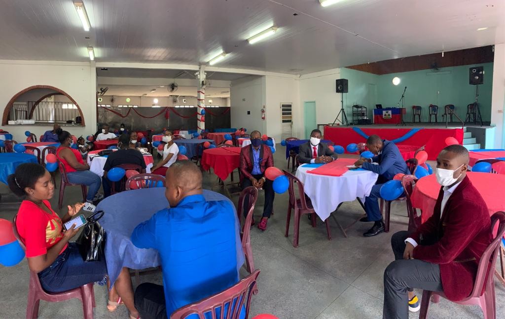 Haitianos que vivem em Maringá comemoram a independência do Haiti