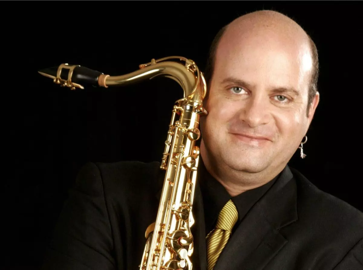 Saxofonista Derico se apresenta em Maringá nessa quinta-feira (8)