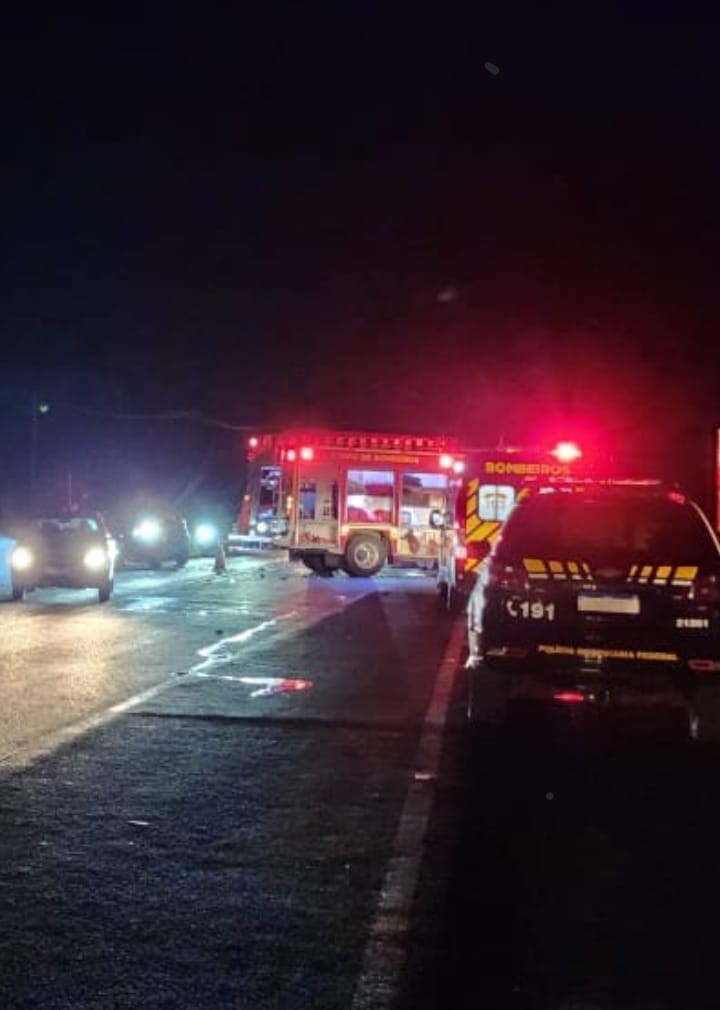 Uma pessoa morre e três ficam feridas em acidente na BR-376