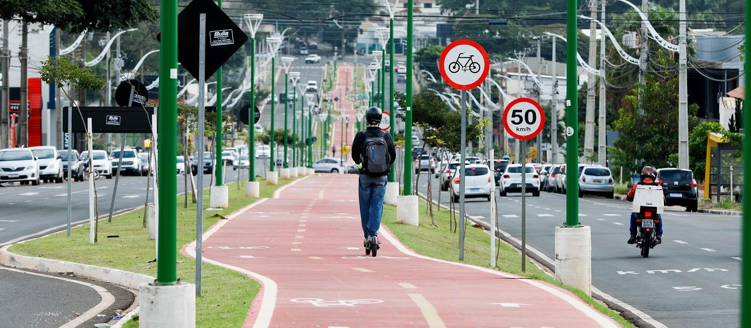 Projeto que proíbe o uso de patinetes elétricos por menores de 16 anos é aprovado em 1ª discussão