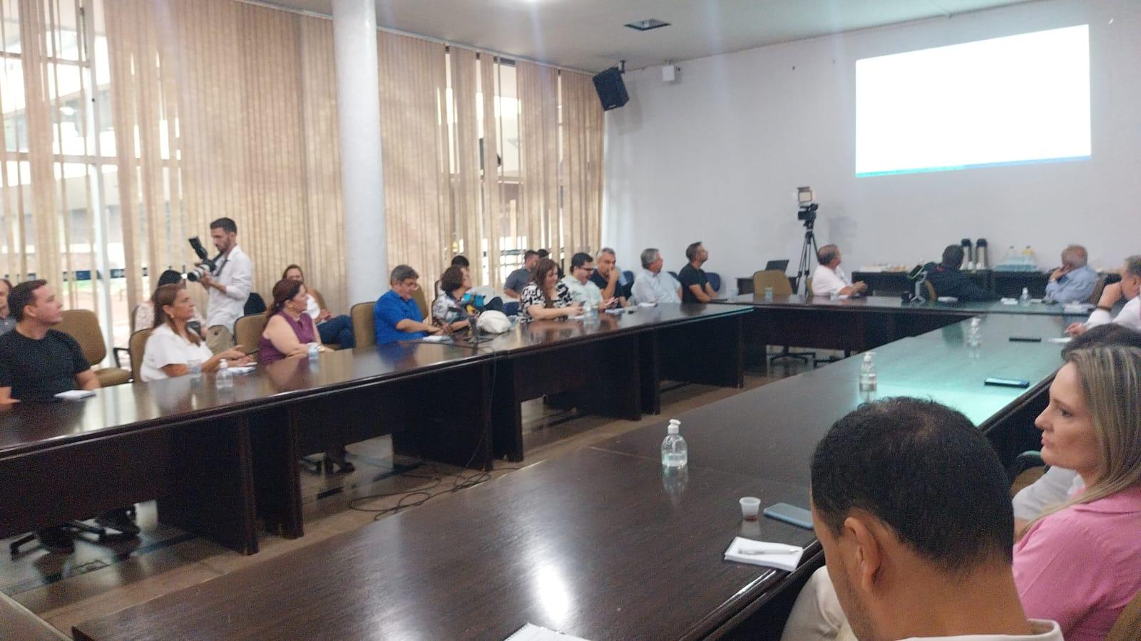 Prefeito Silvio Barros se reúne com imprensa para aprimorar diálogo