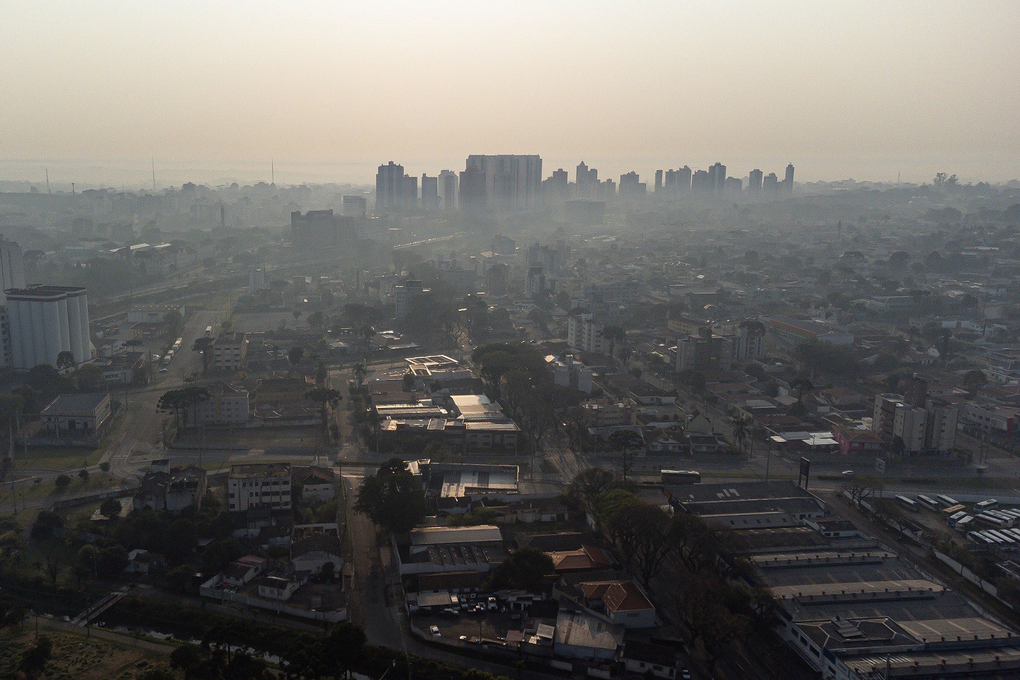 Água da chuva do fim de semana em Londrina foi contaminada por queimadas