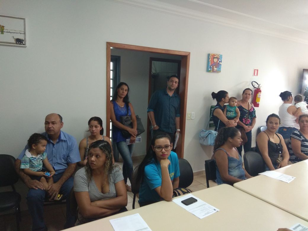 Pais vão à Justiça para garantir vaga em Cmeis de Maringá