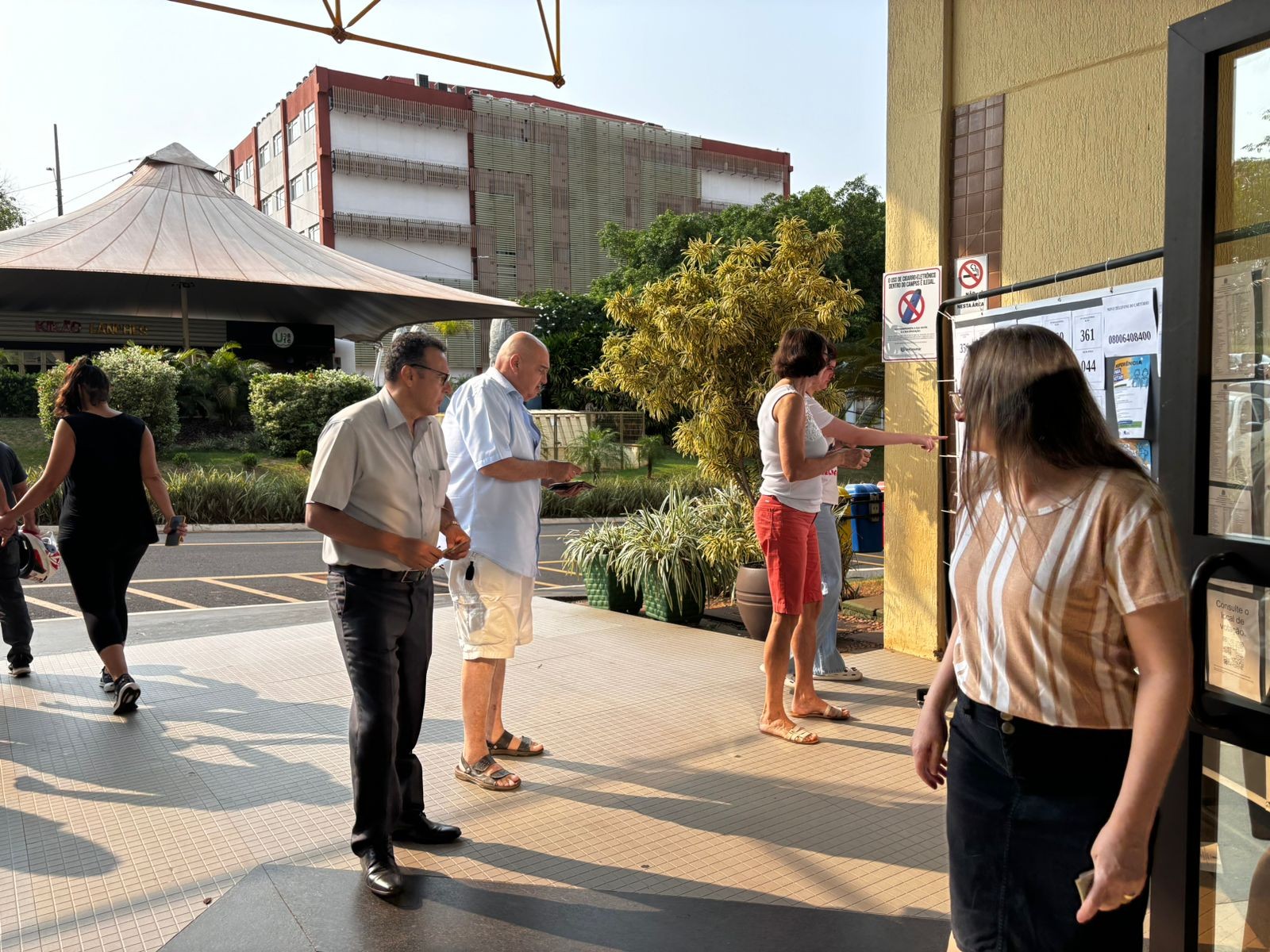 Movimentação de eleitores na UniCesumar é tranquila