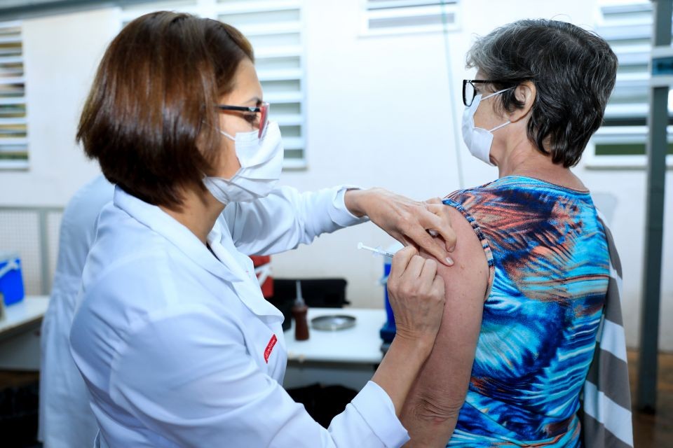 3,5 mil doses de vacinas contra Covid vão vencer na 15ª Regional de Saúde nessa quinta-feira (16)