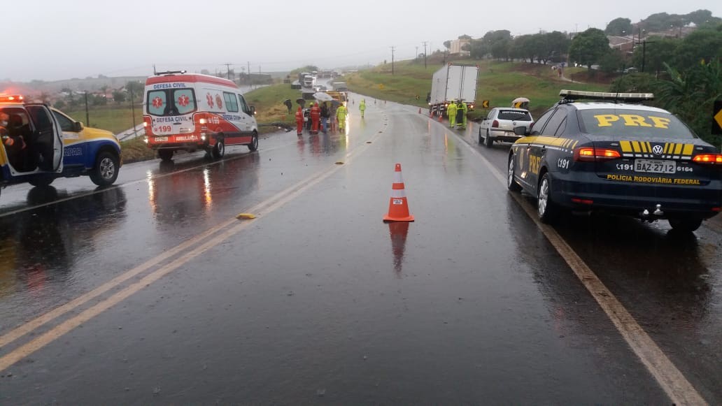 Duas pessoas morrem em acidente na BR-376