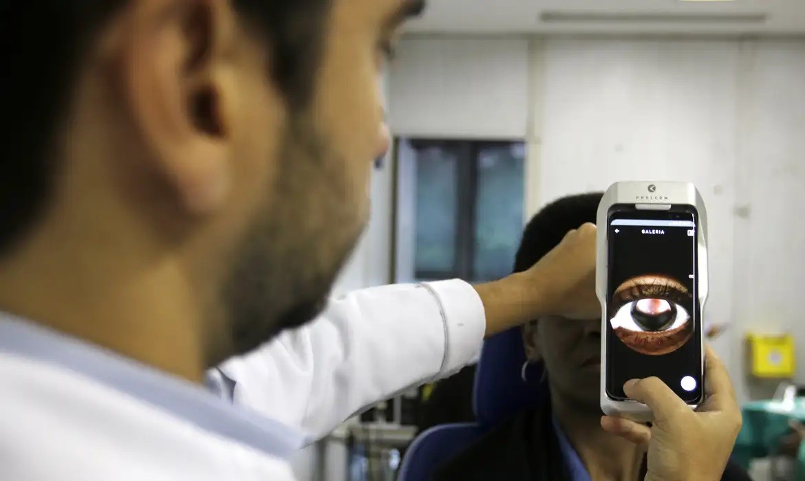 Quais cuidados devemos ter com os olhos no outono?