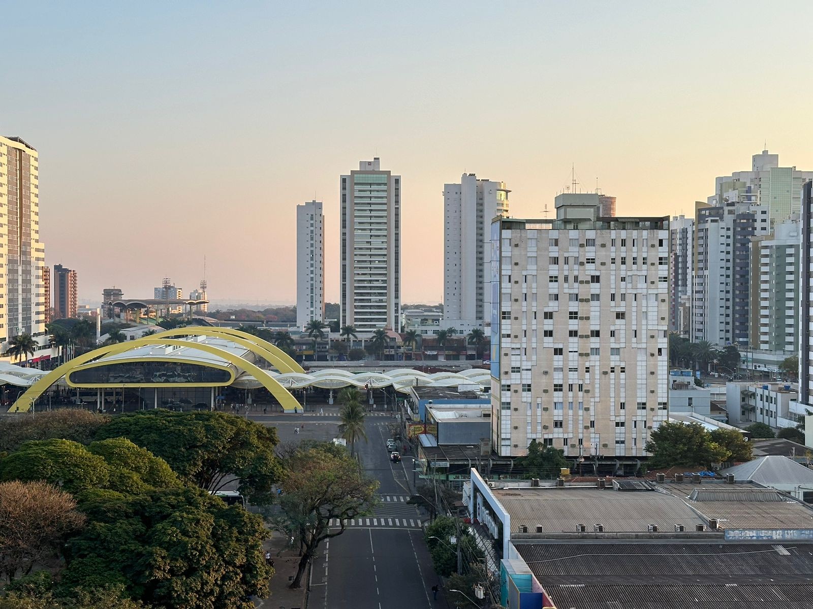 Segunda-feira (19) de calor elevado e tempo seco em Maringá