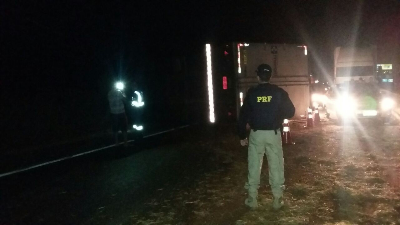 Acidente em Mandaguari deixa trânsito lento e em meia pista