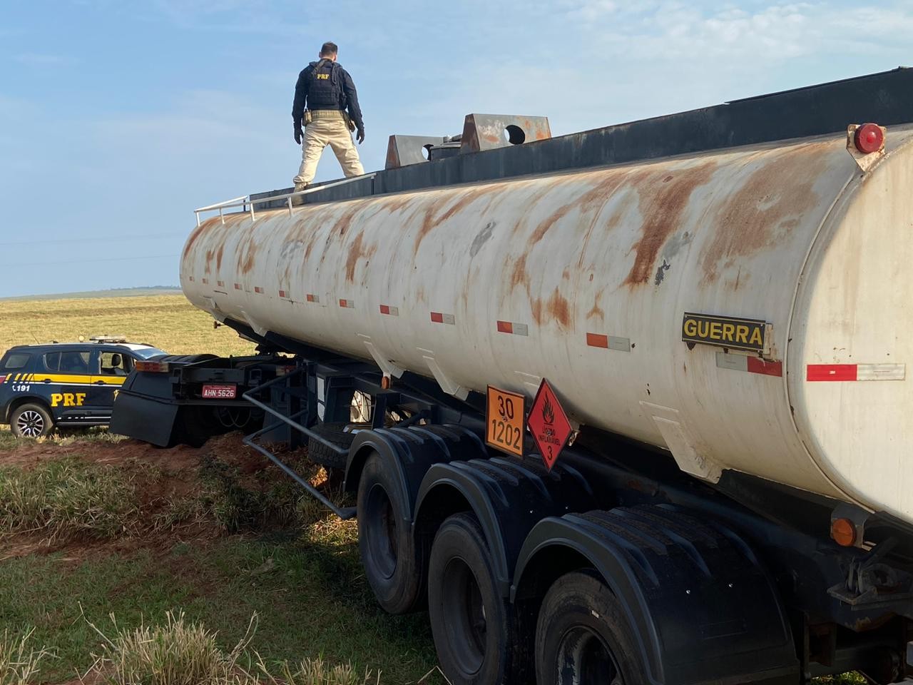 Perseguições terminam com apreensão de drogas e cigarros contrabandeados