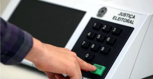 Deputados eleitos ou reeleitos votam no período da manhã