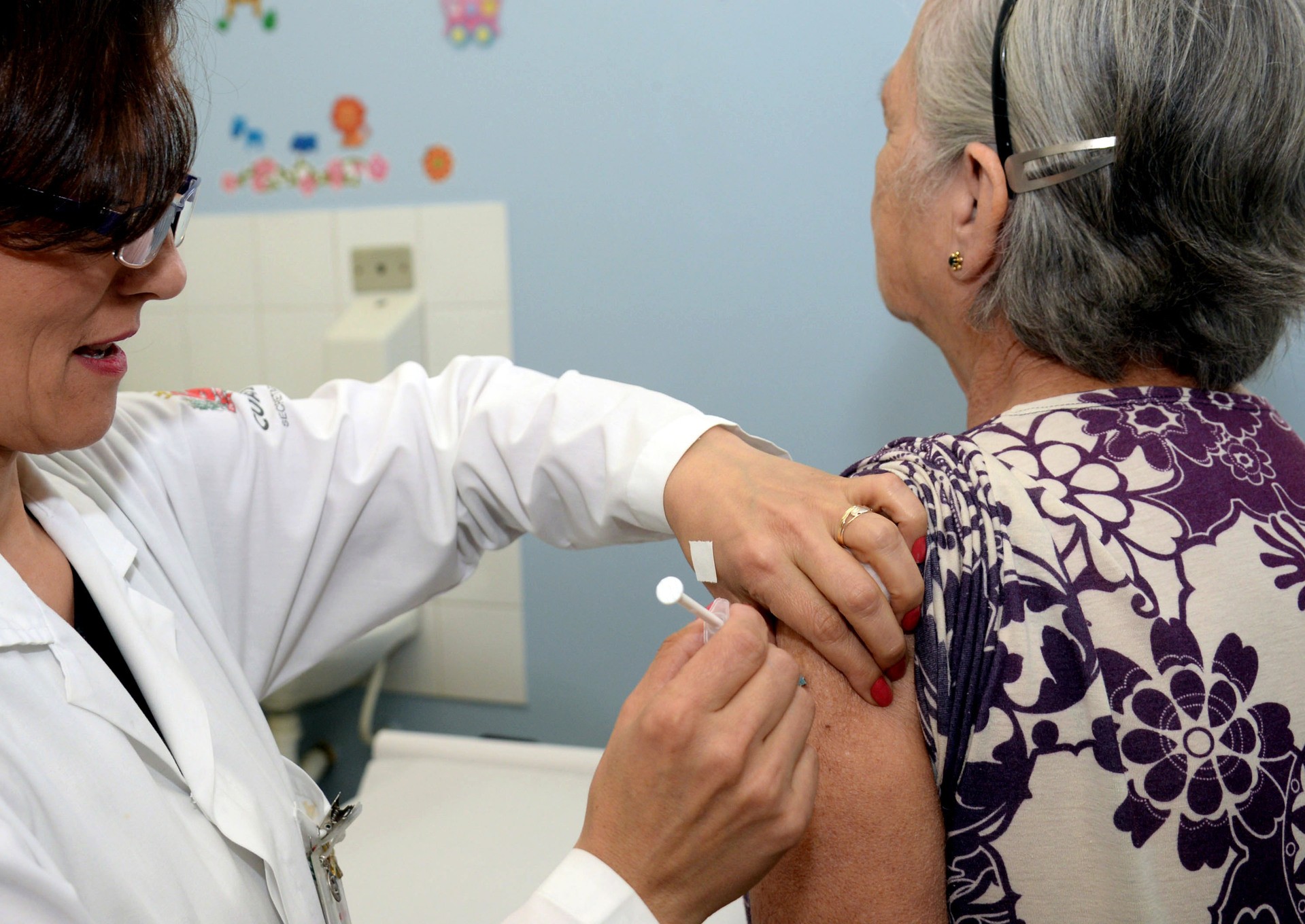 Maringá deve liberar 6 mil doses da vacina a partir de segunda-feira (3)