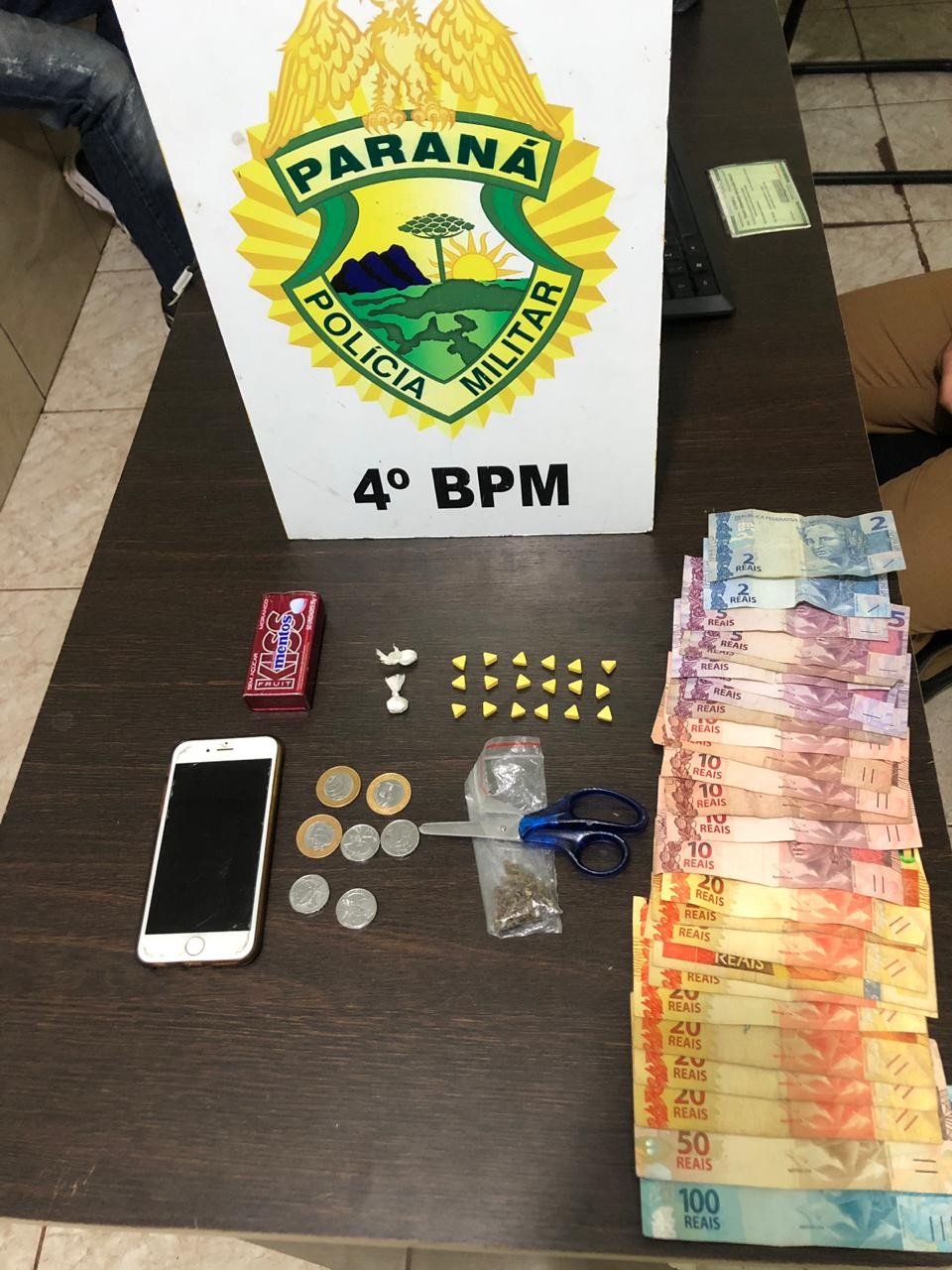 Um rapaz e dois adolescentes são detidos por tráfico de drogas na Zona 7