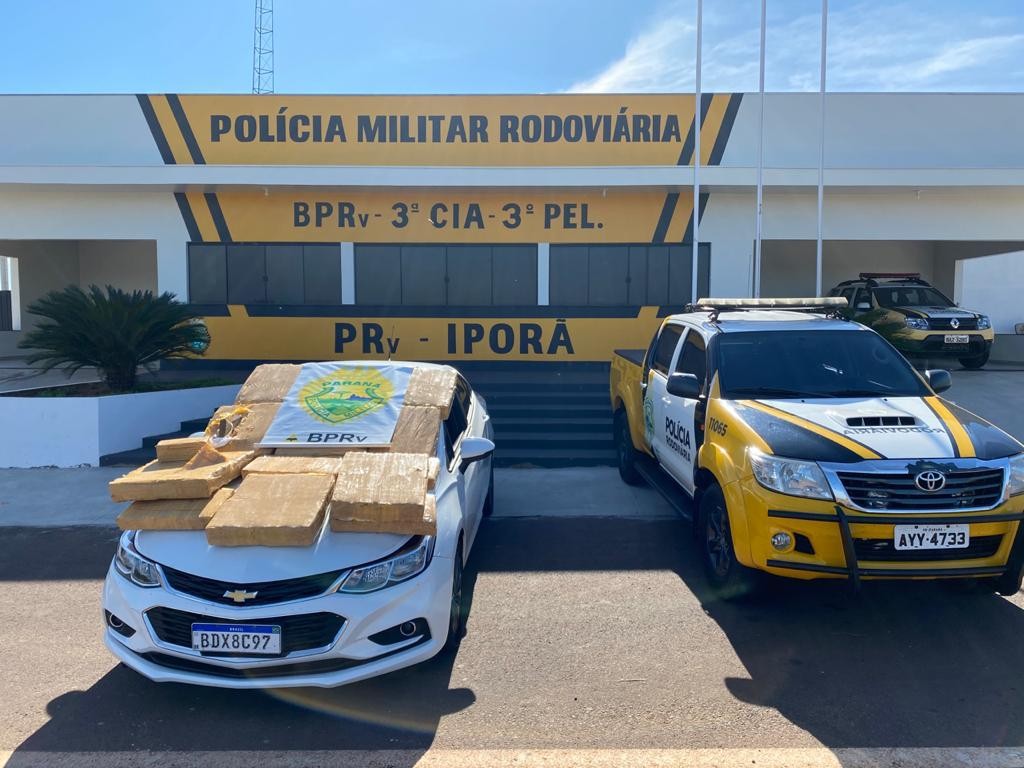 PRE recupera carro roubado em Maringá e apreende 188 kg de maconha