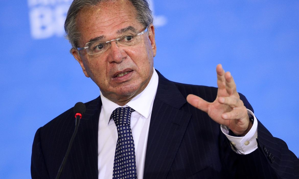 Ministro Paulo Guedes diz que Brasil vai debelar inflação antes de outros países