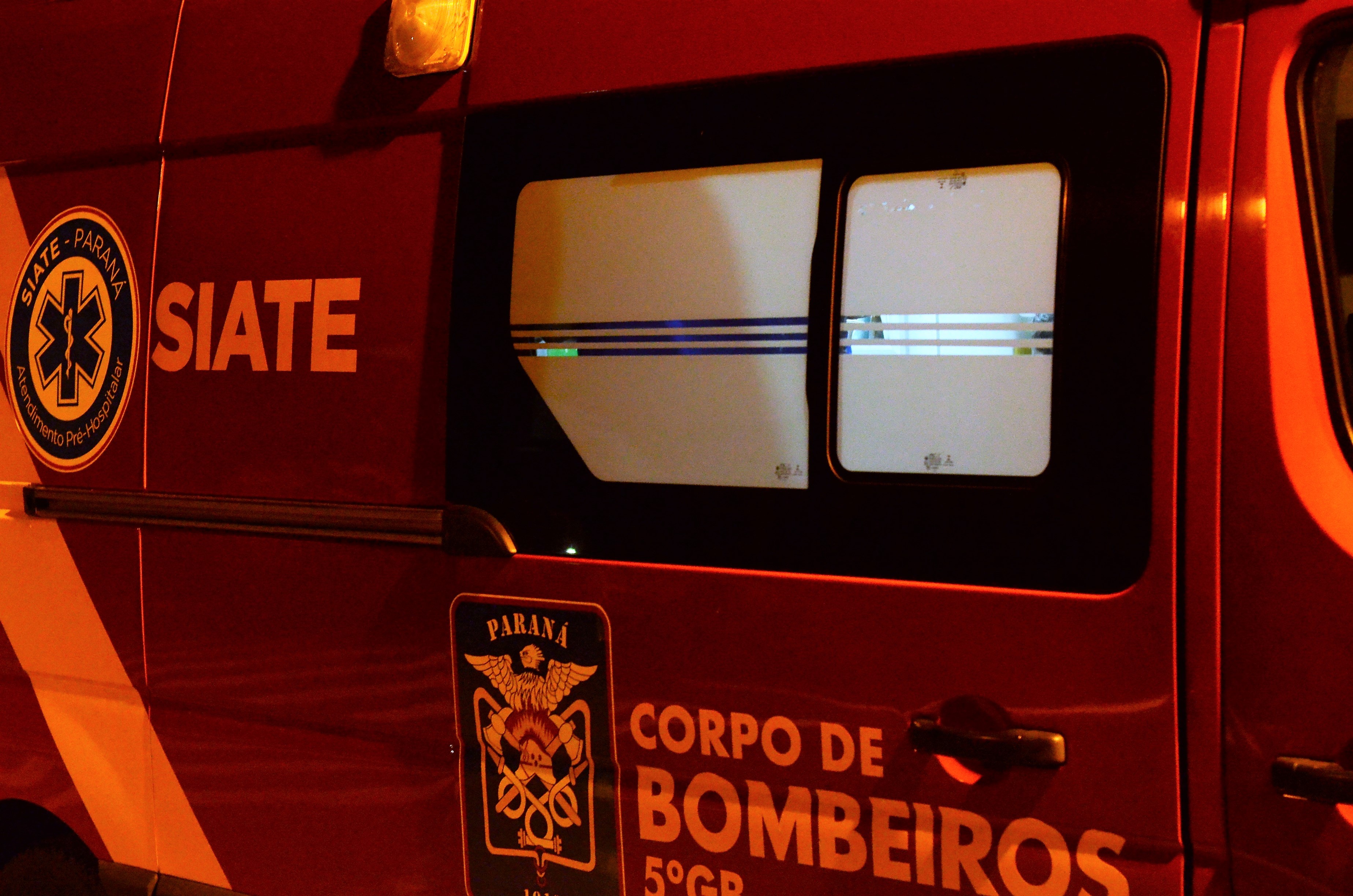 Travesti é socorrida em estado grave após levar facada no peito, em Maringá